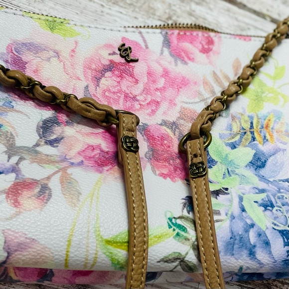 Elliot Luca Floral Crossbody - Picture 5 of 9